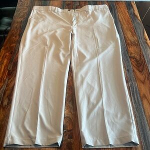 Men’s lightweight beige golf pants. 42x30